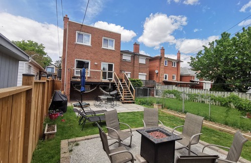 Oakwood Village House | Bright and charming home with gorgeous backyard