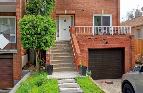 Oakwood Village House | Bright and charming home with gorgeous backyard