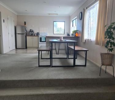 Onerahi House | Bright and Cheerful 3 bedroom home