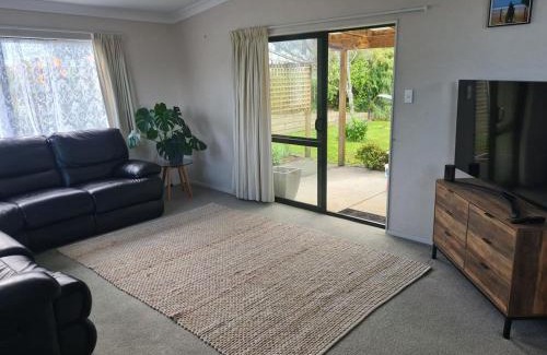 Onerahi House | Bright and Cheerful 3 bedroom home