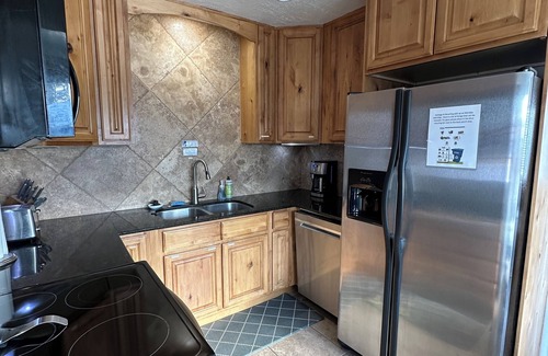 South Salt Lake Apartment | Bright and Comfy 2 Bedroom in Salt Lake