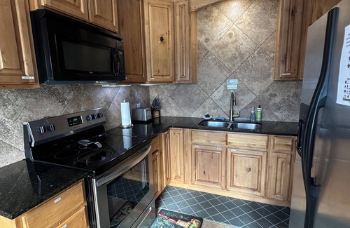 South Salt Lake Apartment | Bright and Comfy 2 Bedroom in Salt Lake