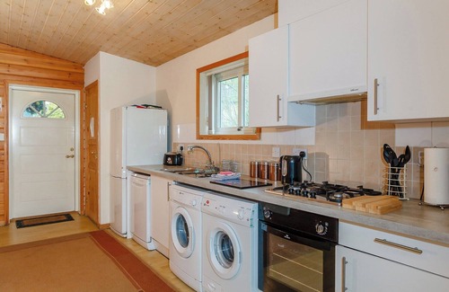 Horton Ski Chalet | Bright and comfortable Swedish lodge with one king-size double with en suite shower and one twin.