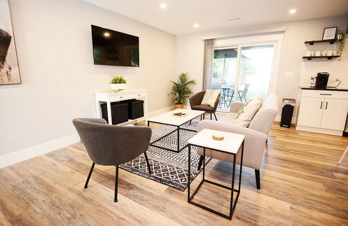 Pincher Creek House | Bright and Comfy , Brand New Lower Level Walkout