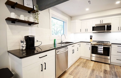 Pincher Creek House | Bright and Comfy , Brand New Lower Level Walkout