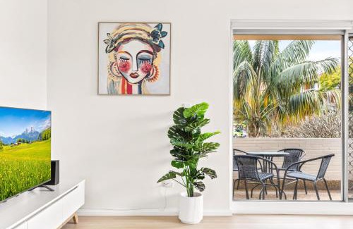 Ryde Apartment | Bright and convenient apartment, close to shops