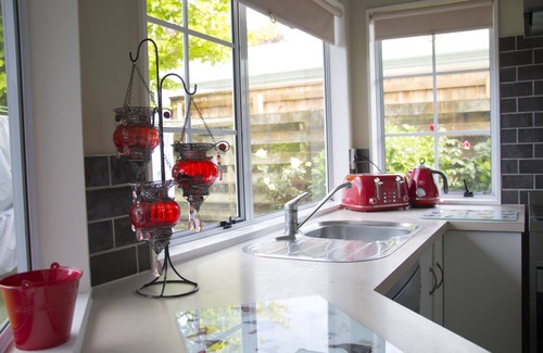 Nukuhau House | Bright and cosy holiday home away from home in Taupo.