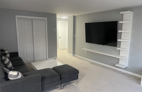 Hartford Apartment | Bright and Cozy 1-bedroom apartment in the West End of Hartford