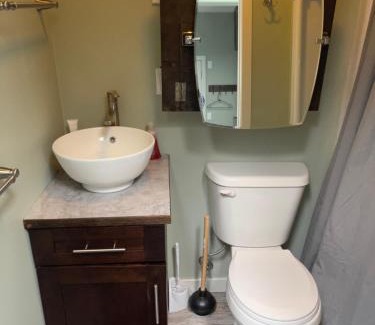 Gold River House | Bright and Cozy 1 Bedroom Suite