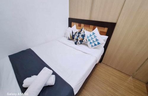 Ususan Apartment | Bright and Cozy 1 Bedroom with Balcony Pool View and WiFi in Grace Residences