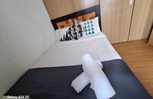 Ususan Apartment | Bright and Cozy 1 Bedroom with Balcony Pool View and WiFi in Grace Residences