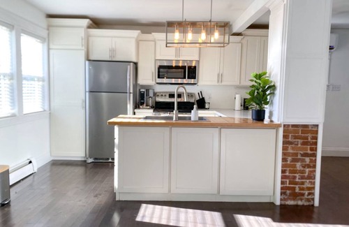 Montague House | Bright and cozy 2-Bed Home in Montague with Fenced Yard, BBQ, and Fire Pit