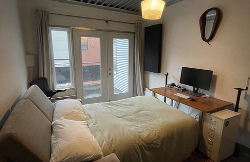 Hochelaga Apartment | Bright and cozy 2-level penthouse loft with private terrace