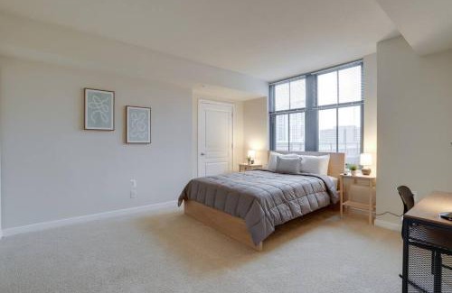 Aurora Highlands Apartment | Bright and Cozy Apartment Near Pentagon City