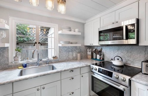 Stinson Beach Cottage | Bright and Cozy Beach Cottage