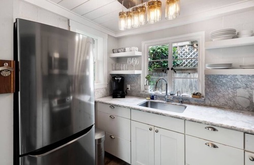 Stinson Beach Cottage | Bright and Cozy Beach Cottage