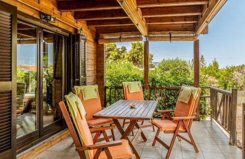 Kato Alepochori Ski Chalet | Bright and cozy cottage near the sea