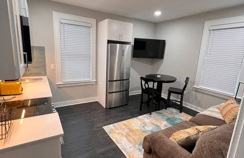 Livingston Apartment | Bright and cozy place to staynn
