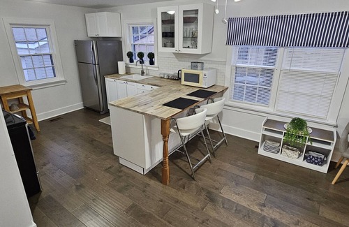 Paris House | Bright and cozy riverfront home in the heart of Canada's Prettiest Little Town!