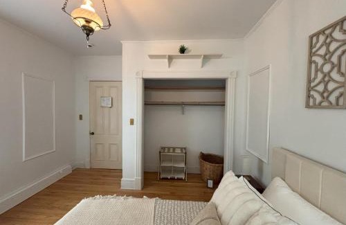Saugerties South House | Bright and Cozy Room Saugerties