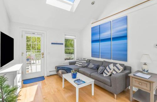 Brewster House | Bright and Cozy with Patio Grill and near the Beach and Golf