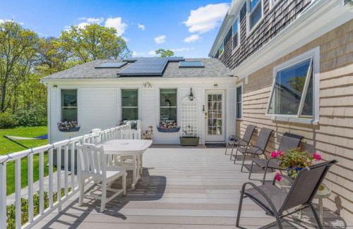 Brewster House | Bright and Cozy with Patio Grill and near the Beach and Golf