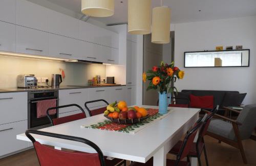 North Kensington Apartment | Bright and Elegant 2 Bedroom Flat, near Notting Hill