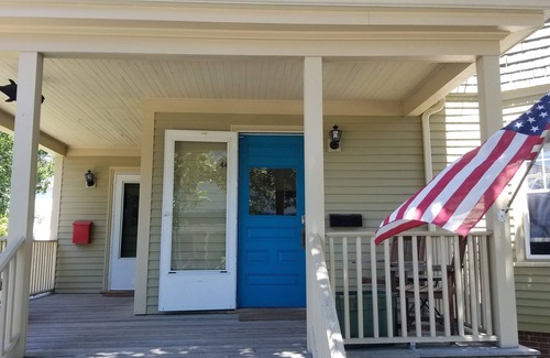 Back Cove Apartment | Bright and Fresh Back Cove4 Bedroom, Sleeps 8. Airmatress for additional 2.