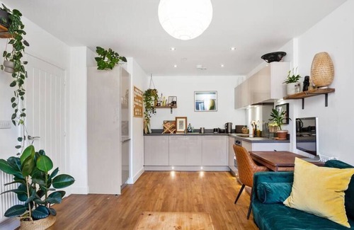 William Morris Condo | Bright and modern 1-bed flat in East London