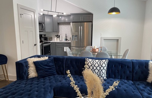 Church Street Apartment | Bright and Modern 1 bedroom Private Guesthouse