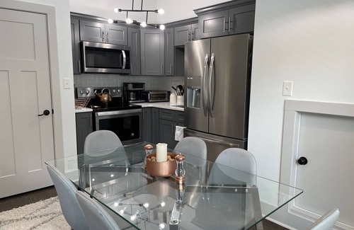 Church Street Apartment | Bright and Modern 1 bedroom Private Guesthouse