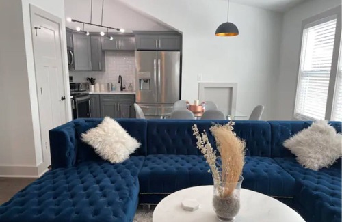 Church Street Apartment | Bright and Modern 1 bedroom Private Guesthouse