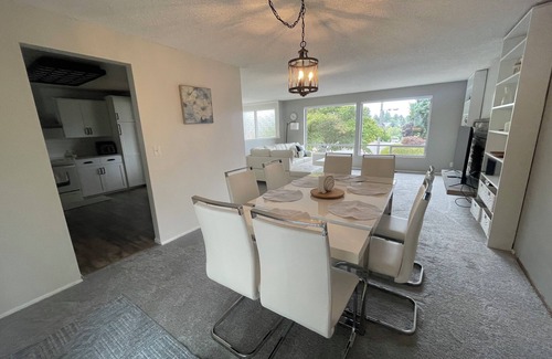 Seattle Metro Area House | Bright and Modern 3-bedroom House in Seattle with Backyard Oasis