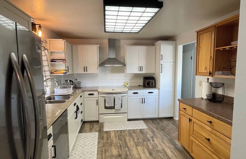 Seattle Metro Area House | Bright and Modern 3-bedroom House in Seattle with Backyard Oasis