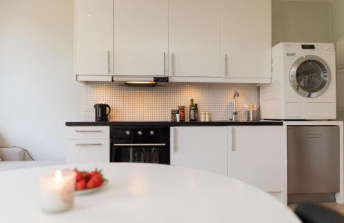 Skillebekk Apartment | Bright and modern apartment on a quiet street