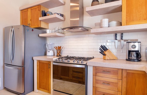 El Pescadero House | Bright and modern home with saltwater pool and hot tub near the beach