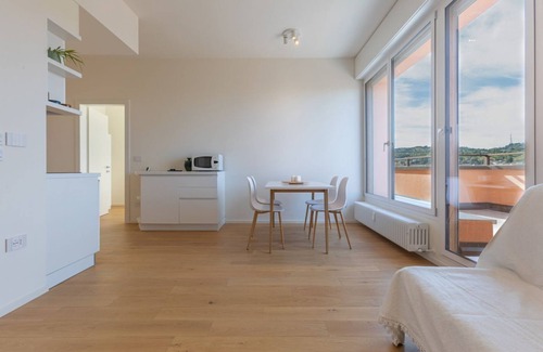 Savena Apartment | Bright and modern penthouse able of hosting up to 3 people, which boasts a large terrace with an unparalleled view of the Bolognese hills. The accommodation is located in a quiet residential area with low car traffic, near the Bellaria hospital. The pres