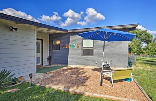Shearer Hills - Ridgeview House | Bright and Modern Texas Getaway - 7 Mi to The Alamo!