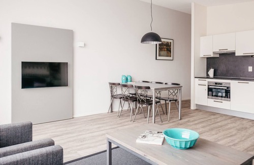 Haarlemmerbuurt Apartment | Bright and modern two bedroom apartment with canal view