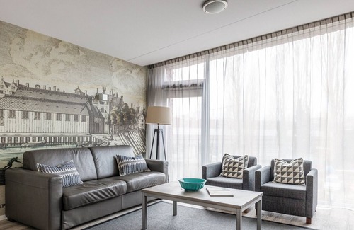 Haarlemmerbuurt Apartment | Bright and modern two bedroom apartment with canal view