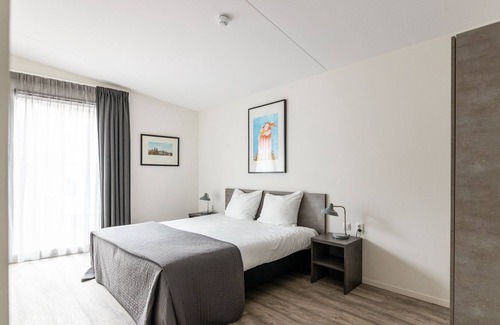 Haarlemmerbuurt Apartment | Bright and modern two bedroom apartment with canal view