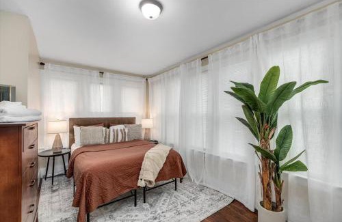 Ypsilanti Apartment | Bright and Newly Remodeled Apartment Near EMU 1 apts