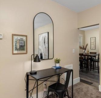 Ypsilanti Apartment | Bright and Newly Remodeled Apartment Near EMU 1 apts