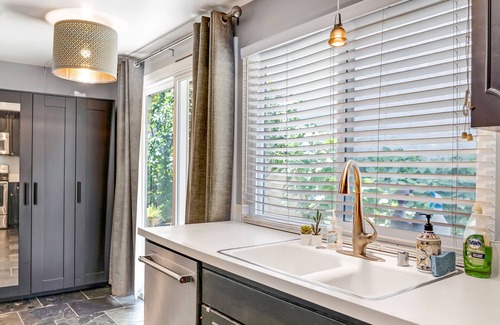 Tustin House | Bright and Open 4 bedroom ranch-style home