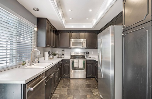 Tustin House | Bright and Open 4 bedroom ranch-style home