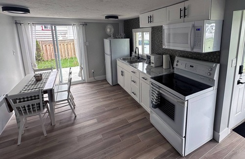 Grand Barachois House | Bright and peaceful cottage - short walk from the beach!