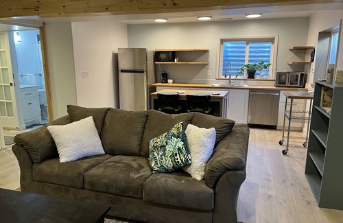 Colorado Springs House | Bright and Spacious Modern One Bedroom Basement Unit