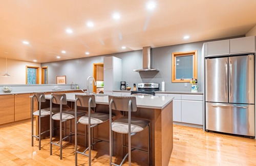 Grand Bend House | Bright and spacious family home in beautiful Southcott Pines area in Grand Bend