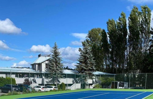 Shawnigan Lake Condo | Bright and spacious lakefront unit at Shawnigan Beach Resort