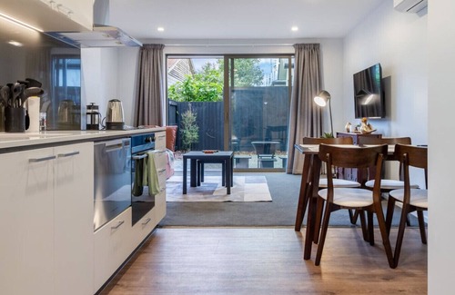 Christchurch House | Bright and Spacious 2BR near Ara Institute and CBD